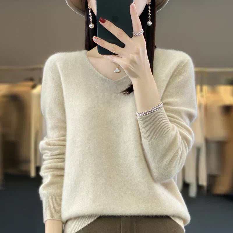 Maglione da donna con scollo a V in lana merino Aurelle, essenziale per tutti i giorni