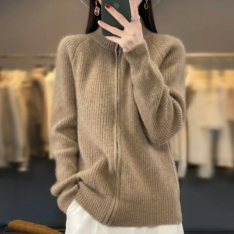 Cardigan/maglione da donna con cerniera in pura lana 100%.