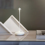 Lampada da tavolo LED senza fili bianca e dorata dal design moderno per soggiorno o terrazza
