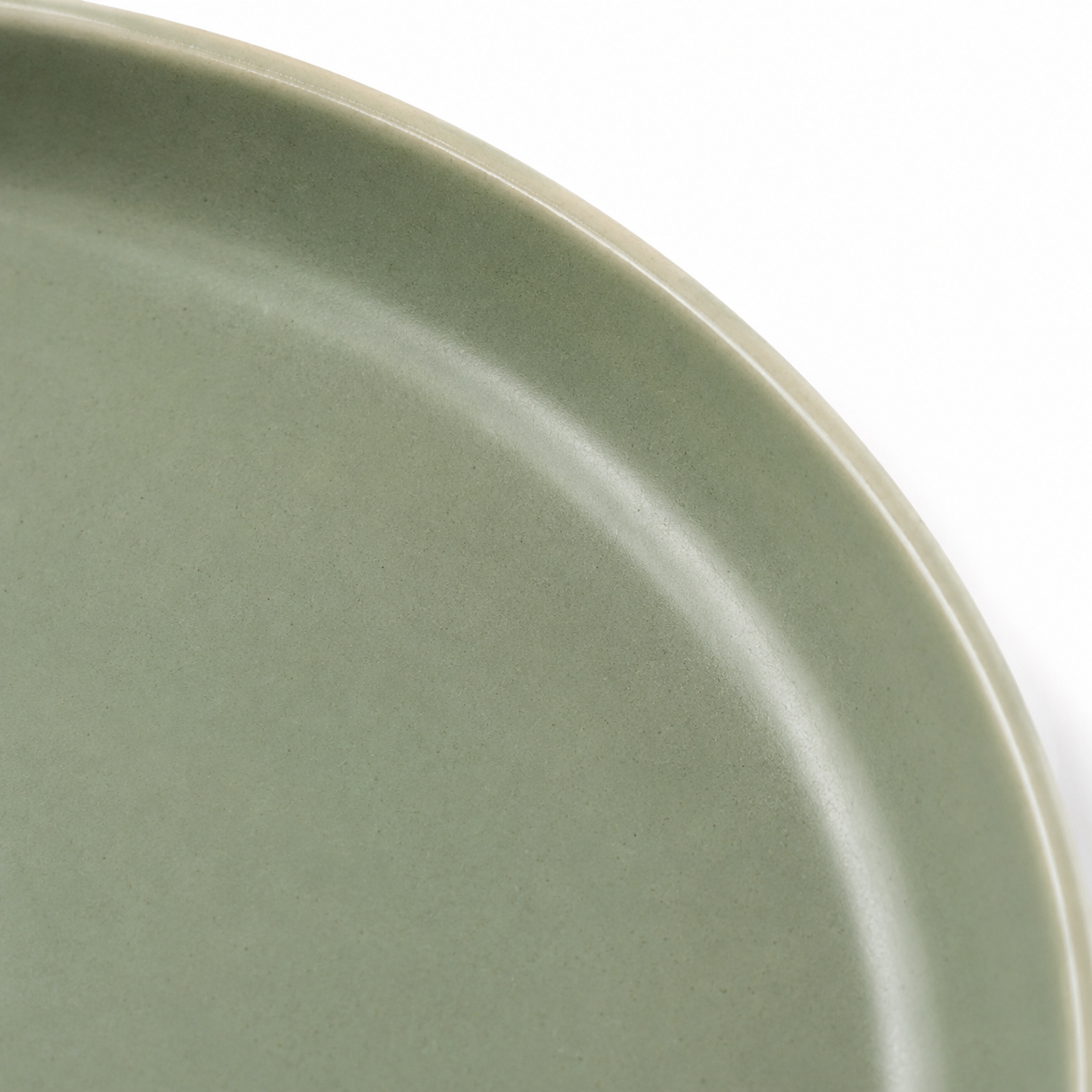 Design elegante del piatto in ceramica verde salvia