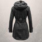 Cappotto con cintura e cappuccio per uno stile invernale accogliente