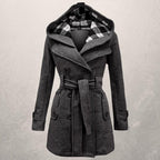 Cappotto con cintura e cappuccio per uno stile invernale accogliente