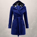 Cappotto con cintura e cappuccio per uno stile invernale accogliente