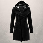 Cappotto con cintura e cappuccio per uno stile invernale accogliente