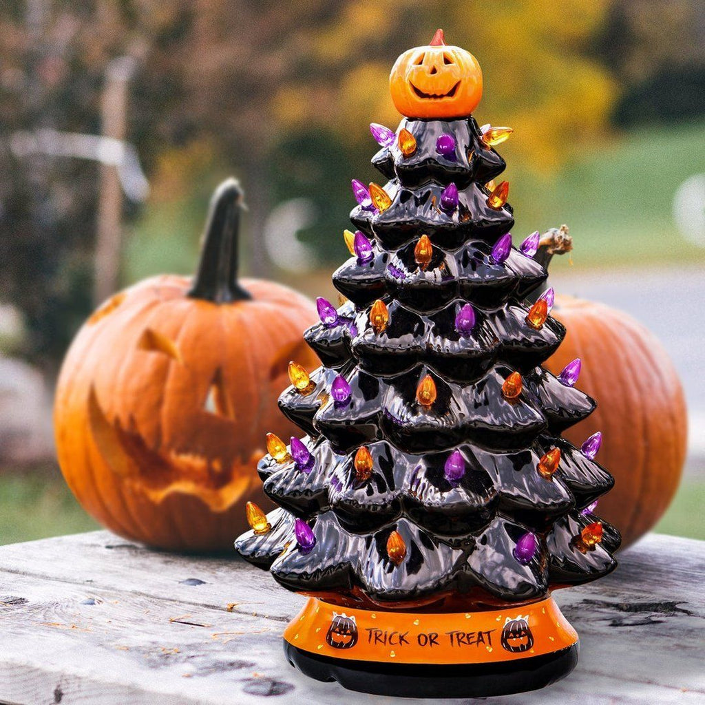 Albero di Natale con luci colorate di Halloween