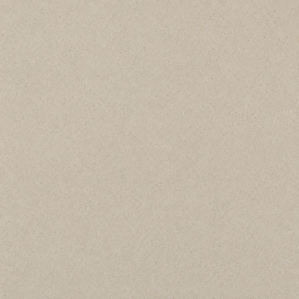 Piatto in ceramica beige su tavola apparecchiata