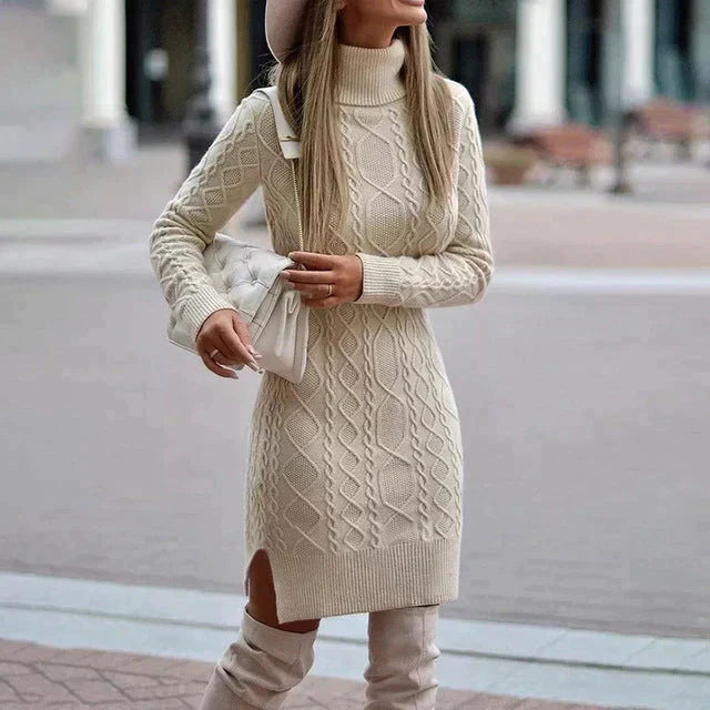 Abito maglione lavorato a maglia a trecce con collo dolcevita da donna