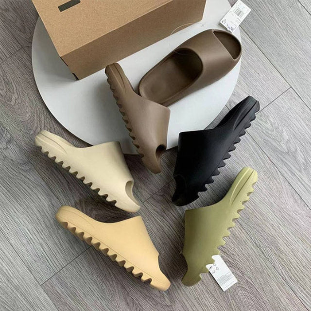 Ciabatte ammortizzate effetto nuvola con suola scanalata