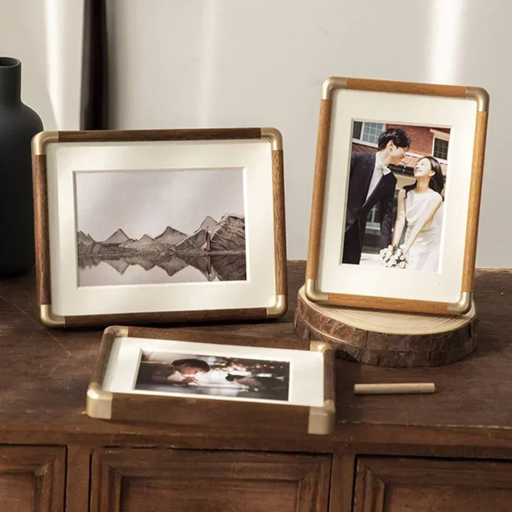 Cornice da tavolo Brooks | Design vintage in legno e ottone