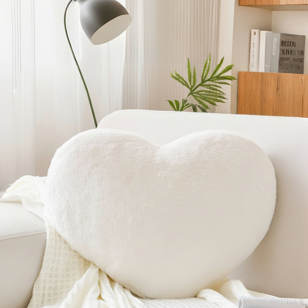Cuscino da divano decorativo a forma di cuore in peluche