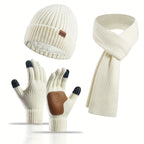 Set invernale gioioso: cappello, sciarpa e guanti per coppie
