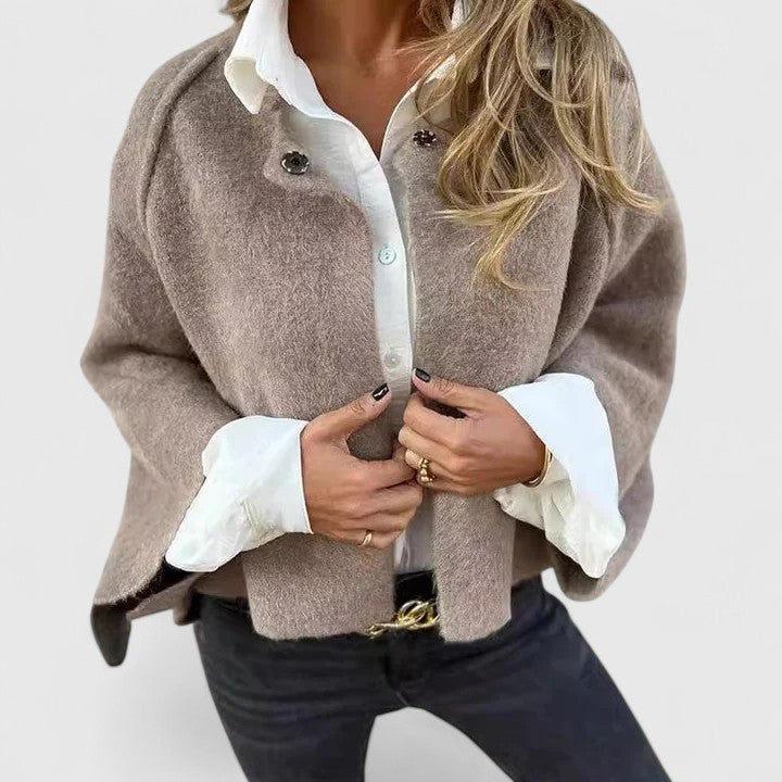 Giacca elegante da donna aperta sul davanti