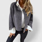 Giacca elegante da donna aperta sul davanti