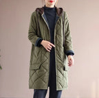 Cappotto invernale elegante con cappuccio taglie forti da donna