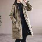 Cappotto invernale elegante con cappuccio taglie forti da donna
