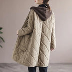 Cappotto invernale elegante con cappuccio taglie forti da donna