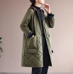 Cappotto invernale elegante con cappuccio taglie forti da donna