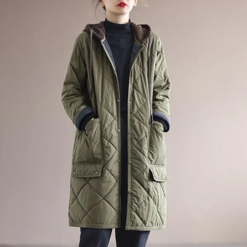 Cappotto invernale elegante con cappuccio taglie forti da donna