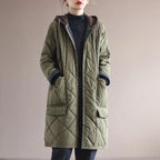 Cappotto invernale elegante con cappuccio taglie forti da donna