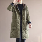 Cappotto invernale elegante con cappuccio taglie forti da donna