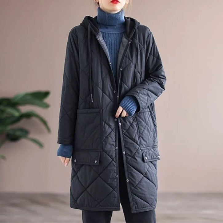 Cappotto invernale elegante con cappuccio taglie forti da donna