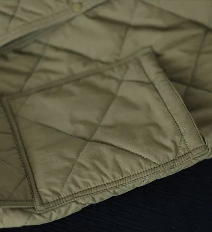 Cappotto invernale elegante con cappuccio taglie forti da donna