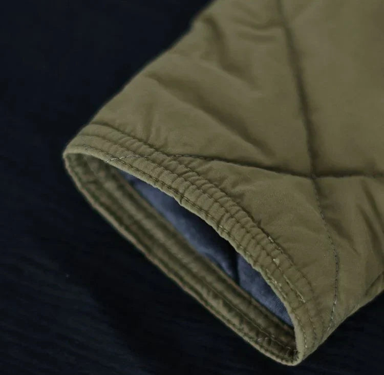 Cappotto invernale elegante con cappuccio taglie forti da donna