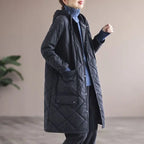Cappotto invernale elegante con cappuccio taglie forti da donna