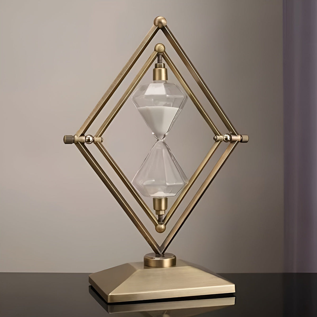 Clessidra con struttura geometrica in metallo – Timer da meditazione con sabbia bianca