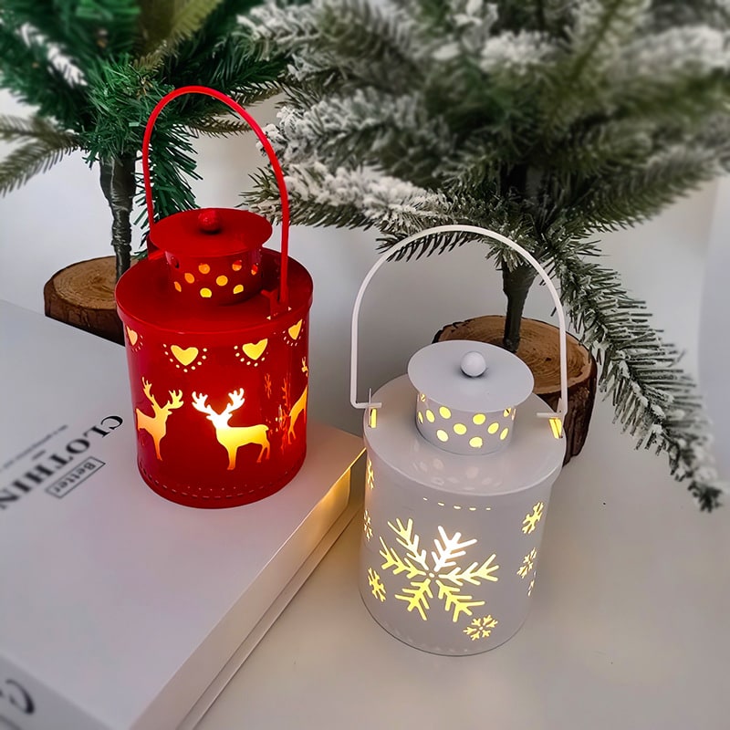 Lanterna natalizia festosa con luce LED e parete esterna dal design con ritaglio in metallo