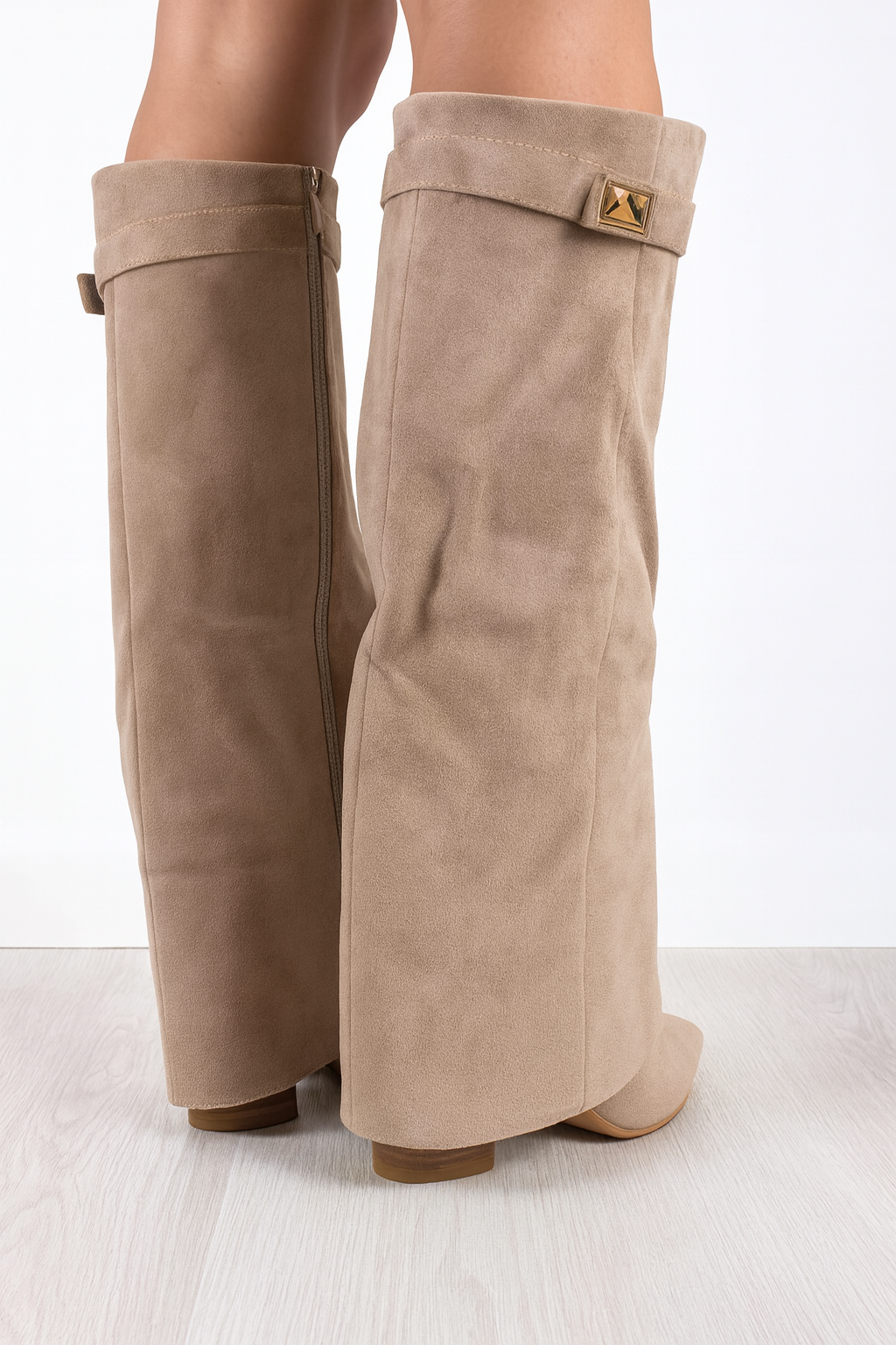 Eleganti stivali alti da donna in pelle o camoscio, tacco 8,5 cm