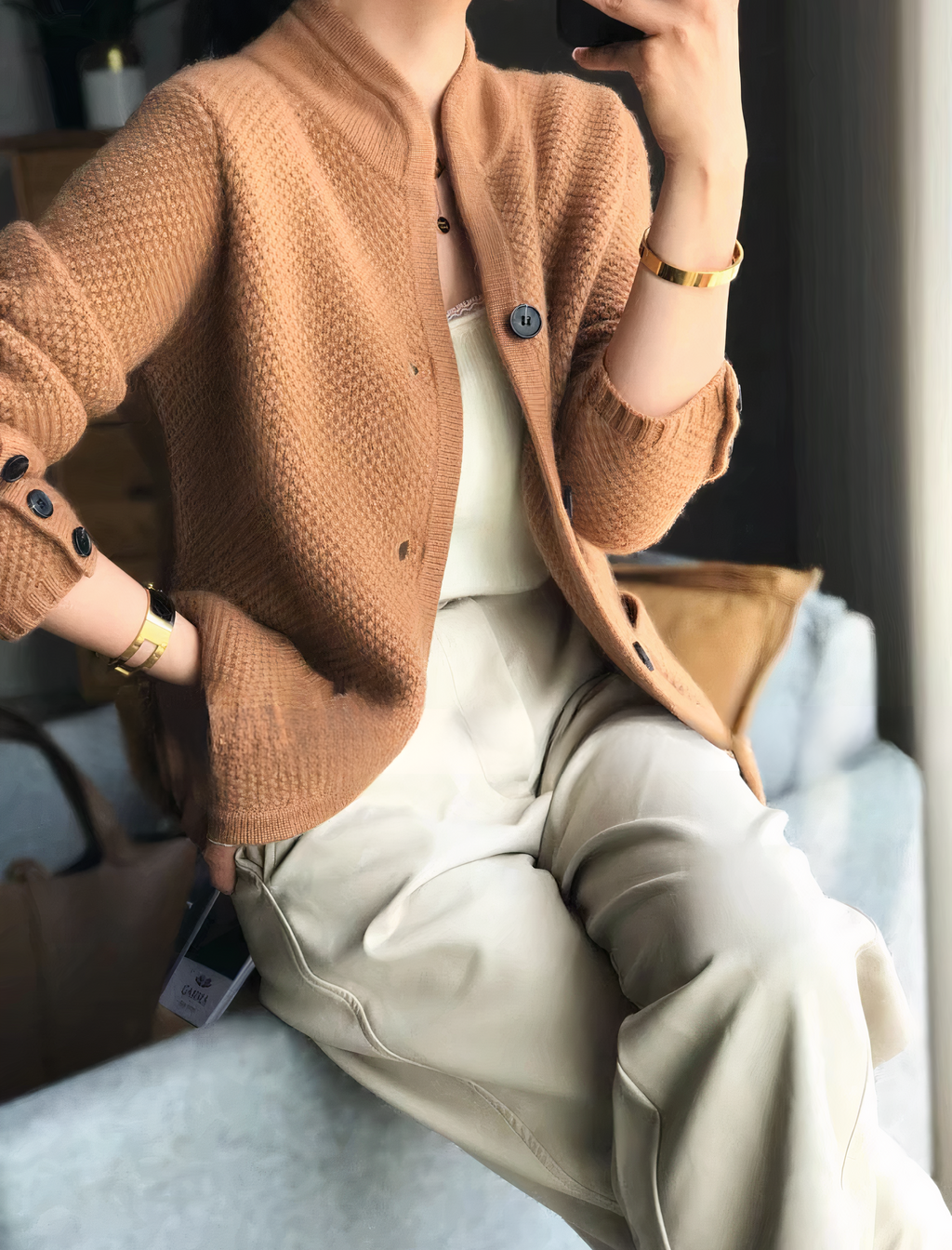 Cardigan in cashmere da donna con bottoni per uno stile elegante