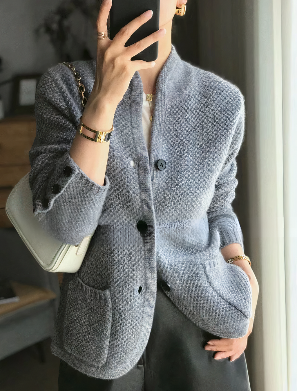 Cardigan in cashmere da donna con bottoni per uno stile elegante
