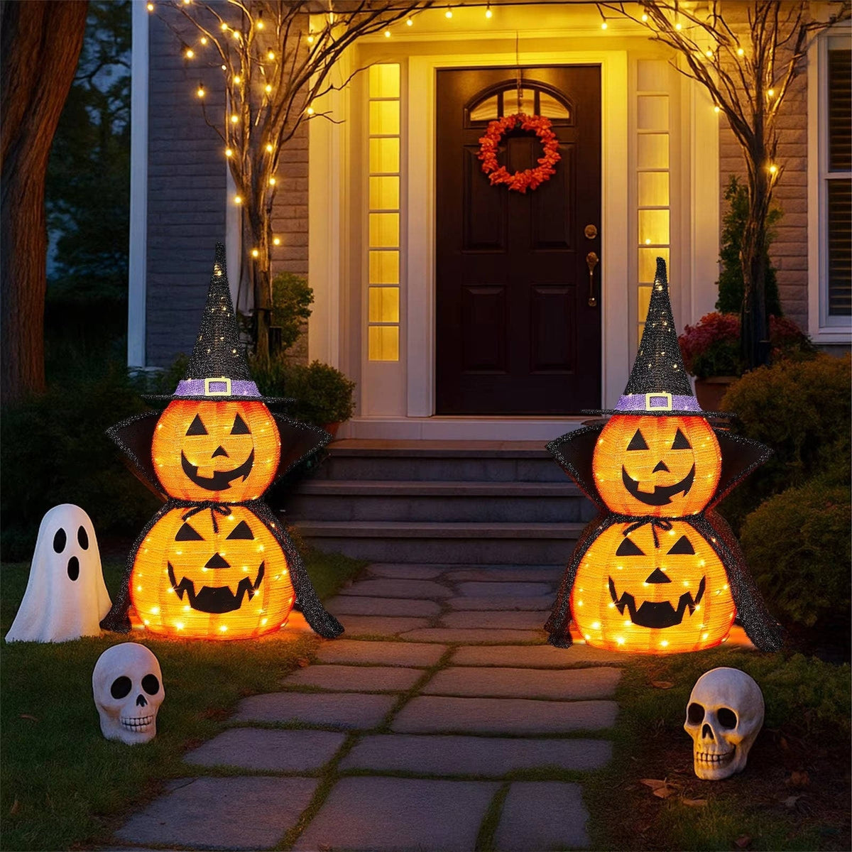 Decorazione di zucca di Halloween illuminata con cappello da strega e mantello per decorazioni natalizie all'aperto e al coperto