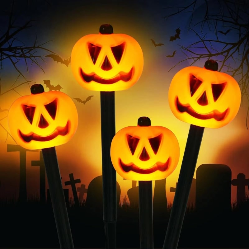 Luci solari per percorsi di Halloween con pali di zucca per la decorazione del cortile esterno