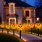 Luci solari per percorsi di Halloween con pali di zucca per la decorazione del cortile esterno