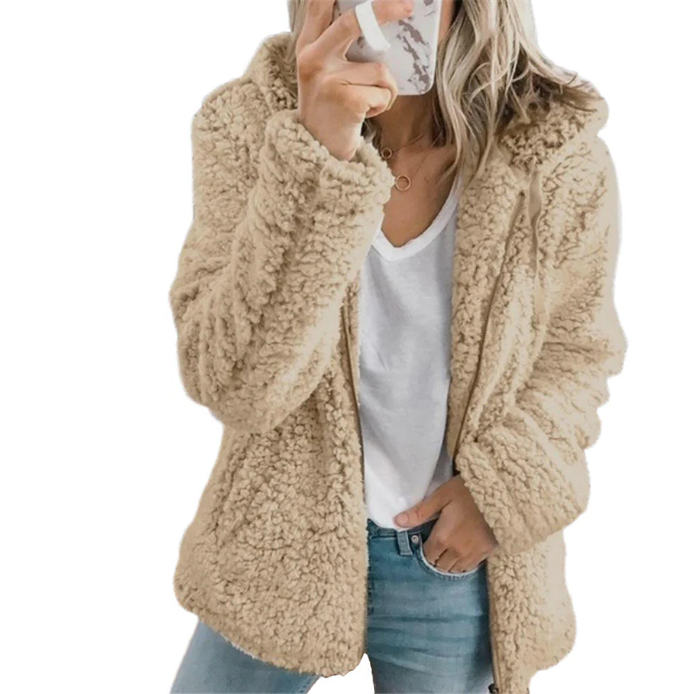 Elegante cappotto in pelliccia di orsetto: morbido cappotto in pile con tasche e cerniera