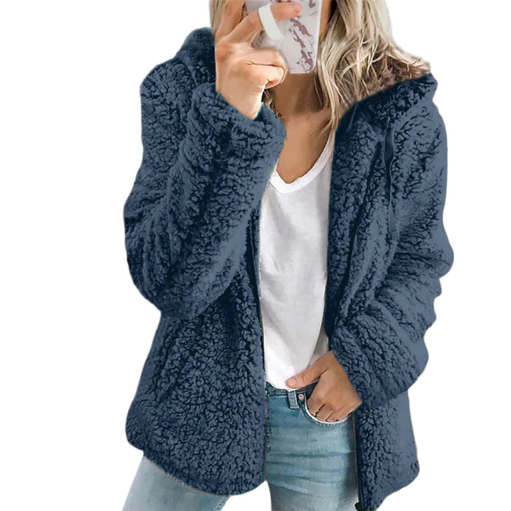Elegante cappotto in pelliccia di orsetto: morbido cappotto in pile con tasche e cerniera
