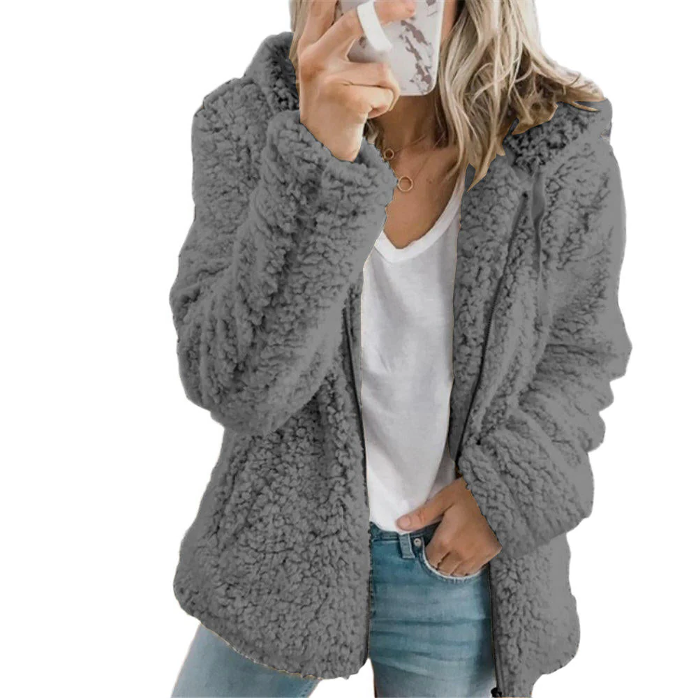 Elegante cappotto in pelliccia di orsetto: morbido cappotto in pile con tasche e cerniera