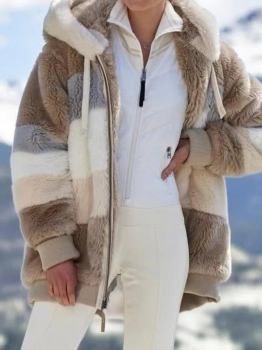 Cappotto imbottito in lana d'agnello a contrasto