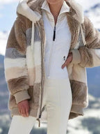 Cappotto imbottito in lana d'agnello a contrasto