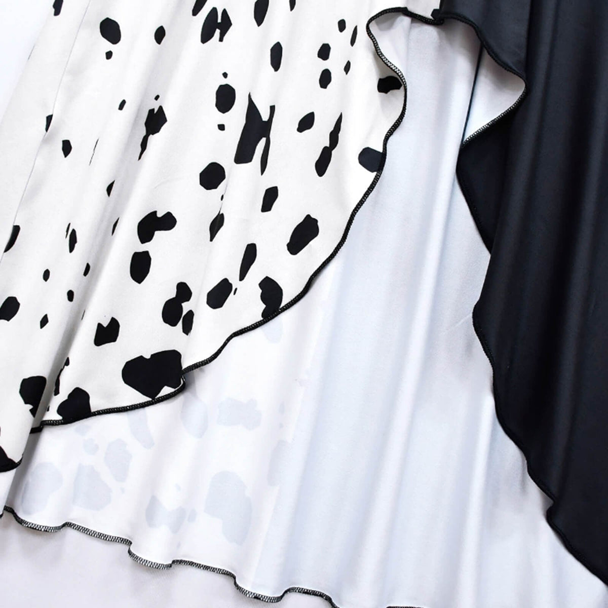 Costume da Crudelia De Mon per Halloween per bambini con parrucca Cape Deville divisa in bianco e nero