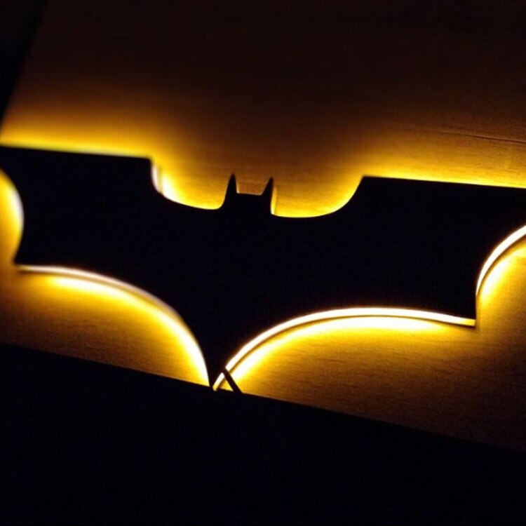 Lampada da parete Batman LED con telecomando wireless e cambio di colore