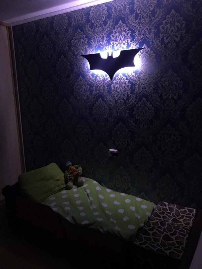 Lampada da parete Batman LED con telecomando wireless e cambio di colore