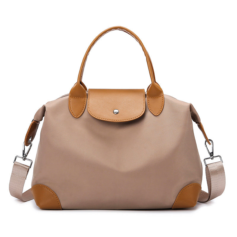 LuxeCarry Tote: borsa a spalla chic e pratica