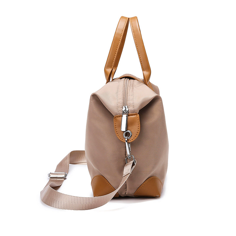 LuxeCarry Tote: borsa a spalla chic e pratica