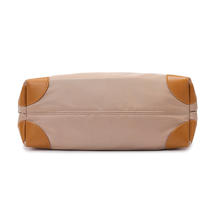 LuxeCarry Tote: borsa a spalla chic e pratica