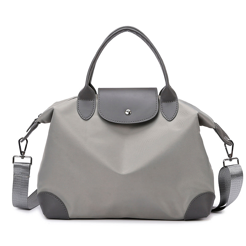 LuxeCarry Tote: borsa a spalla chic e pratica