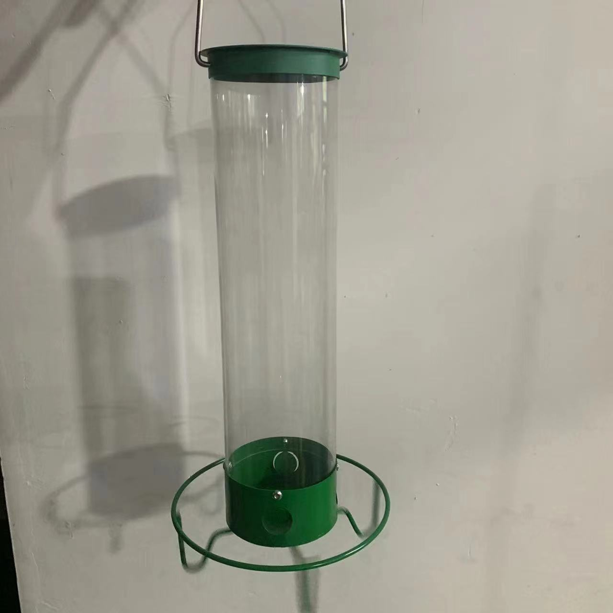 Mangiatoia per uccelli in metallo anti-scoiattolo sospesa da esterno per giardino, a tubo