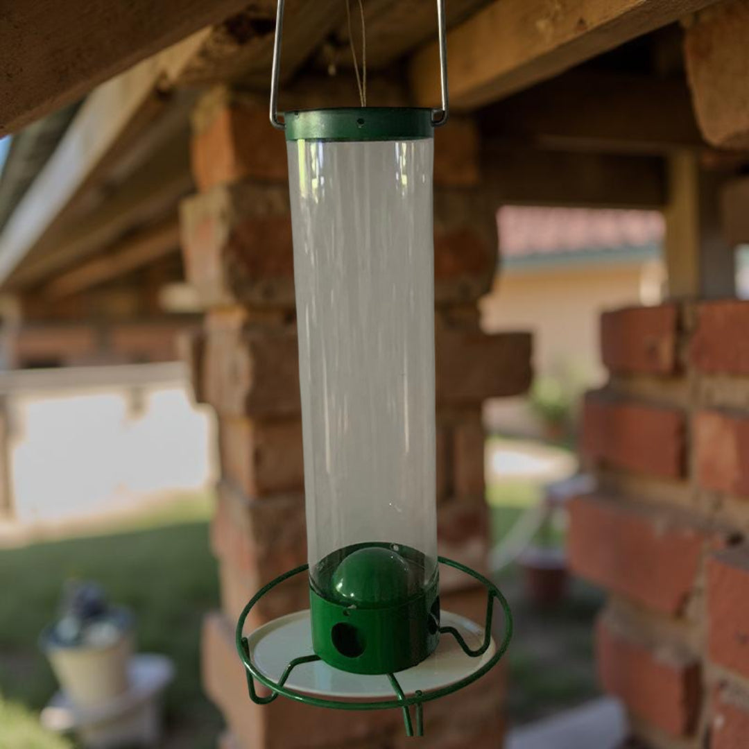 Mangiatoia per uccelli in metallo anti-scoiattolo sospesa da esterno per giardino, a tubo